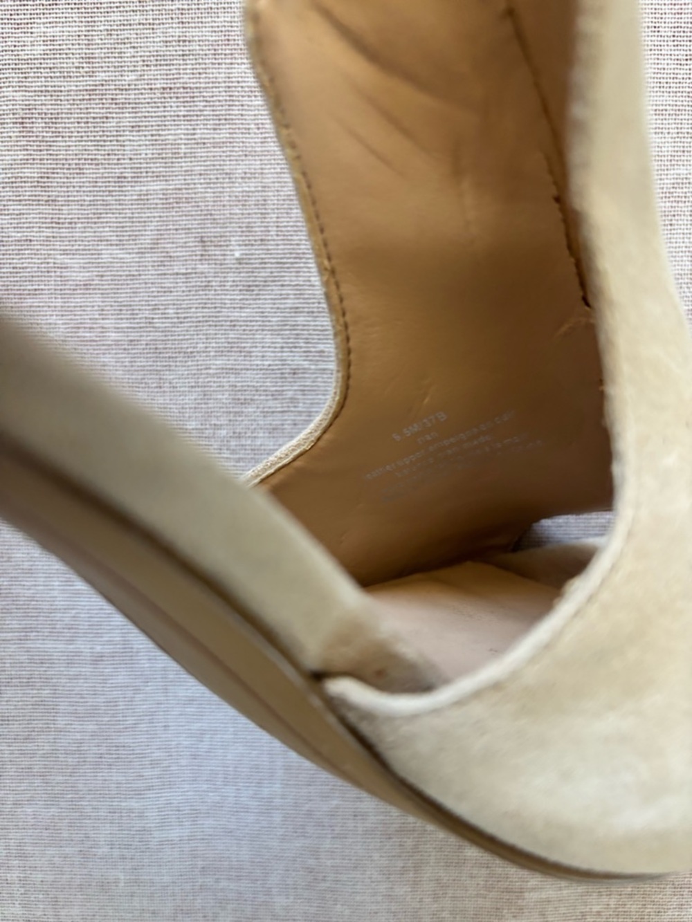 Karl Lagerfeld Paris cream suede d’Orsay cutout peep toe pumps 6.5 - Picture 10 of 10